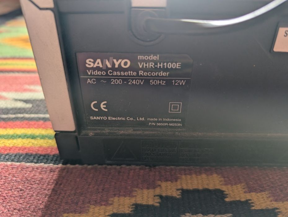 Стерео відеомагнітофон Sanyo VHR-H100E Hi-Fi