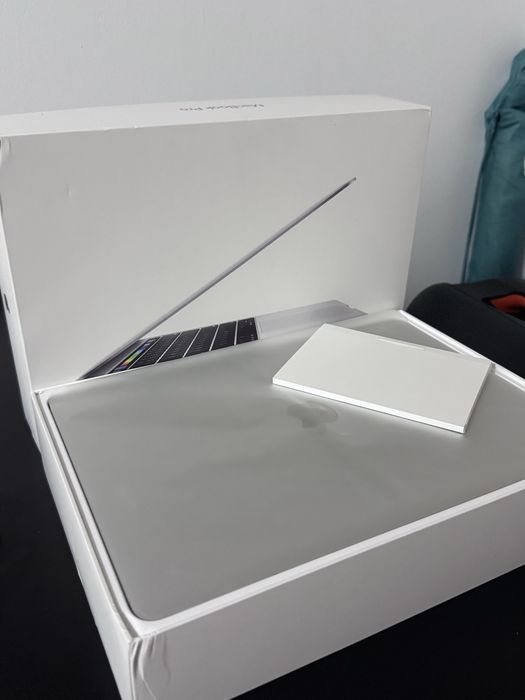 Mackbook pro 2017 touch bar 16gb