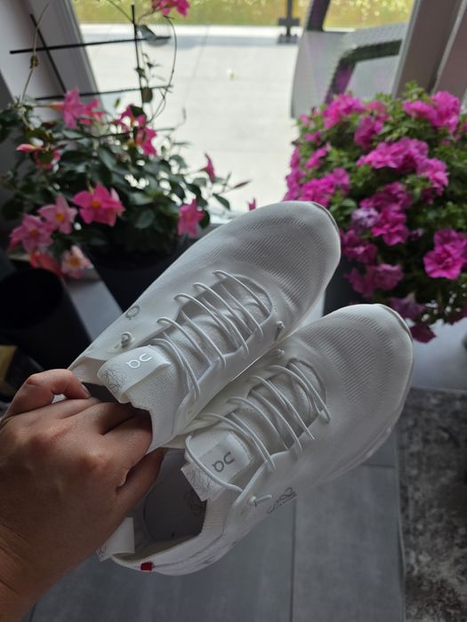 On buty sportowe