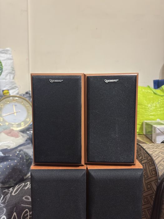 Нижній великий сабвуфер ELAC. Gembird WCS-699 36Вт. поличні колоноки  JBL E20 60Вт