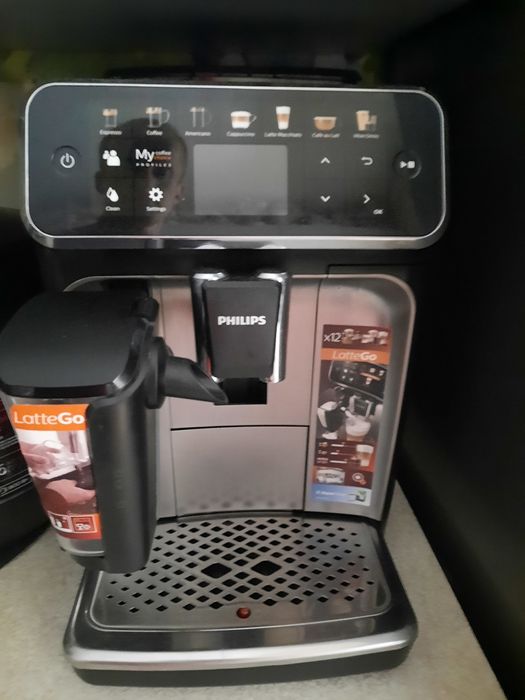 Продам кофемашину Phillips LatteGo EP5447/90 в идеальном состоянии