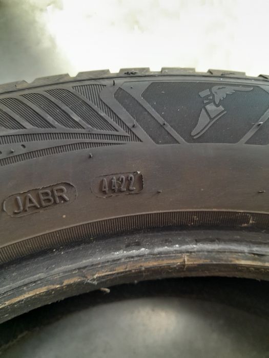 Opony wielosezonowe całoroczne Good Year Vector 22rok 225/55/18 XL