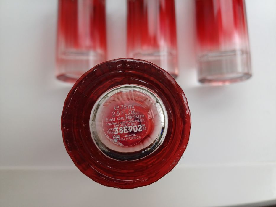 4 lindíssimos frascos (vazios) de perfume Magnifique