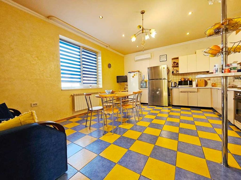 Продається добротний цегляний будинок на околиці м.Стрий...