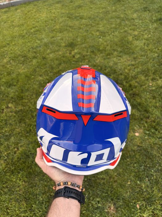 Capacete airoh semi novo