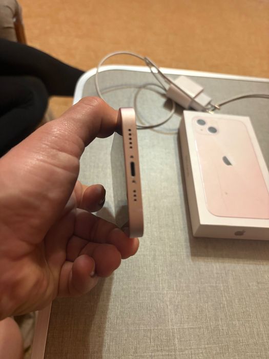 iPhone 13 рожевий