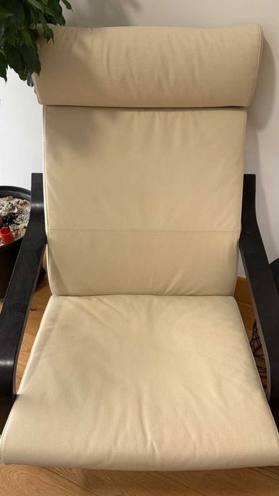 Cadeira / Poltrona IKEA POÄNG e repousa-pés (pele natural)