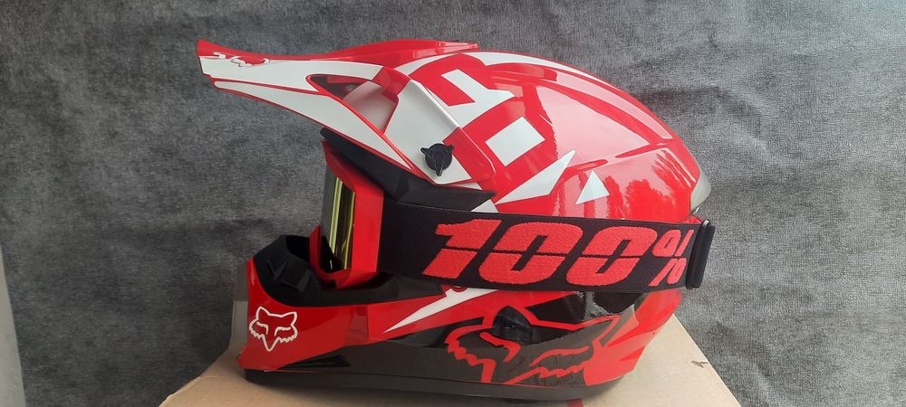 Шолом з окулярами