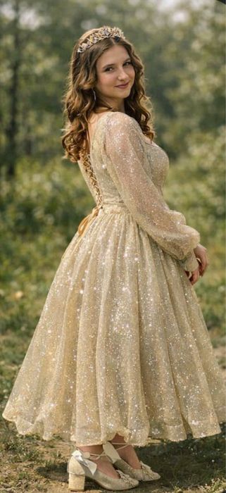 Випускна сукня золотого коліру