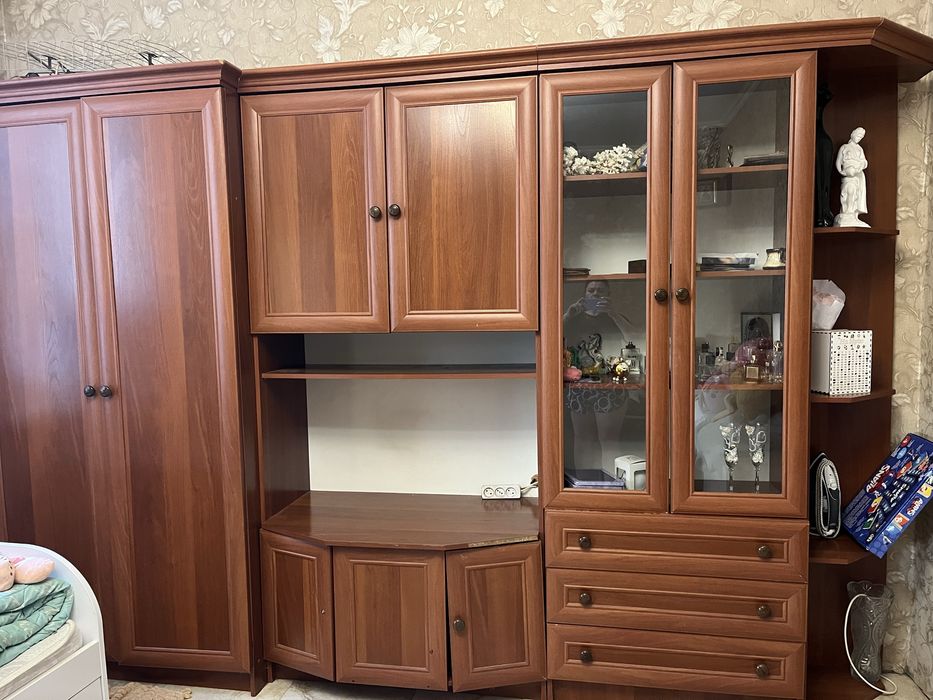 Продам  дешево стінку