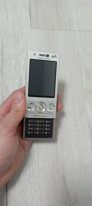 Sony Ericsson W715
