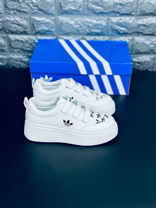 Кросовки на липучках 36 размер Адидас белые кожаные Кроссовки Adidas без шнурков Распродажа ! Идеальные в школу