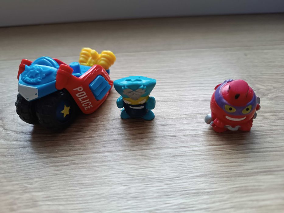 SuperZings, Posterunek policji, zestaw