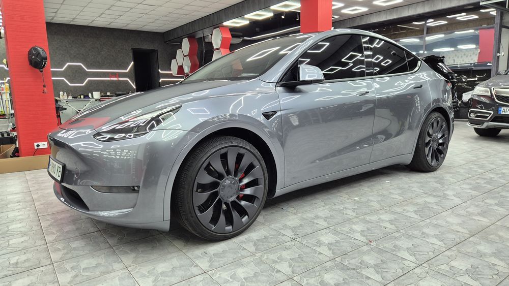 Tesla  Y  performance