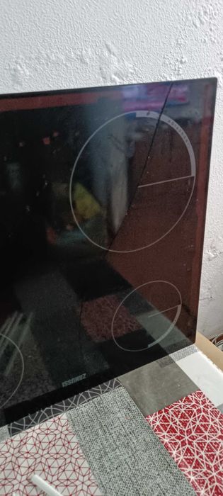 Placa de Indução Zanussi , vidro partido
