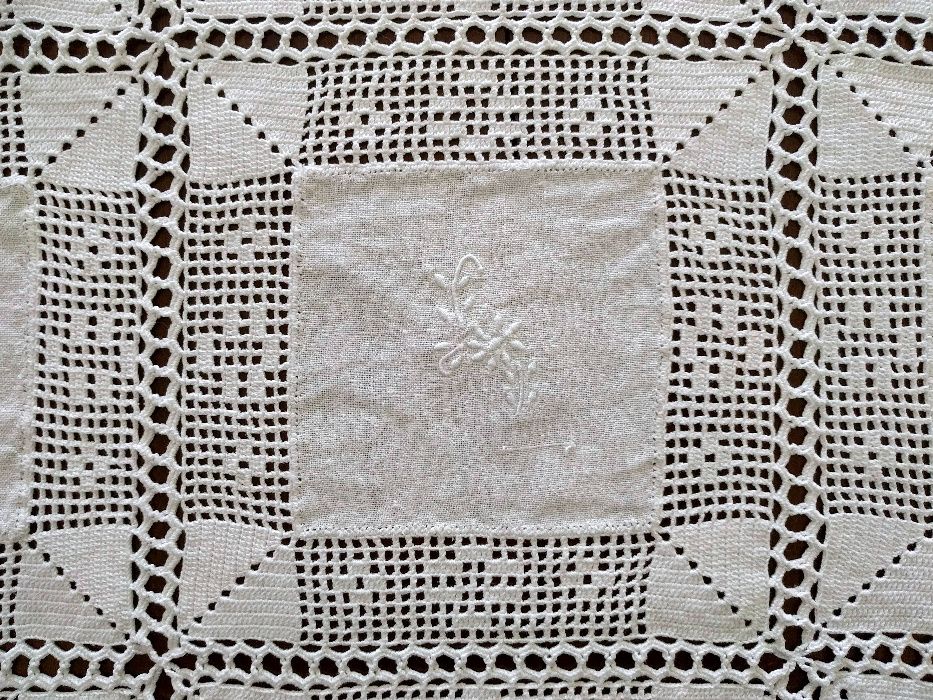 Toalha de linho e crochet / renda feita à mão Matosinhos E Leça Da Palmeira  • OLX Portugal