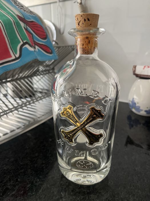 Bumbu - garrafa rum (vazia) transparente