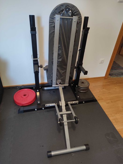 Suportes para barra e pesos de musculação