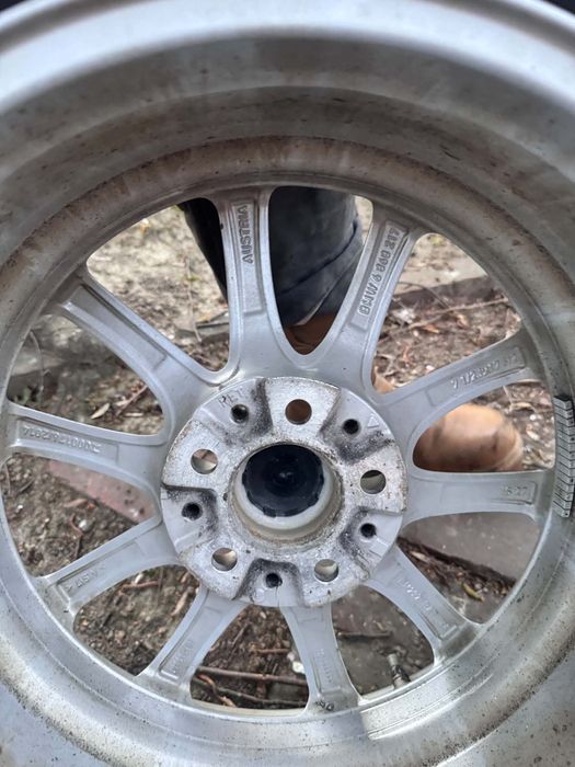 Alufelgi z oponami zimowymi BMW
