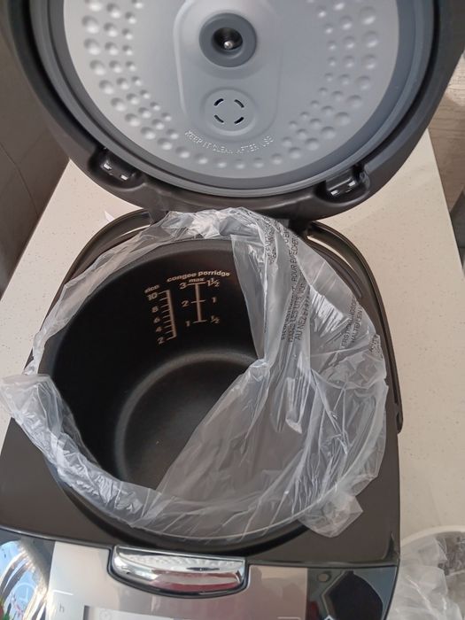 Sprzedam multicooker Russell Hobbs