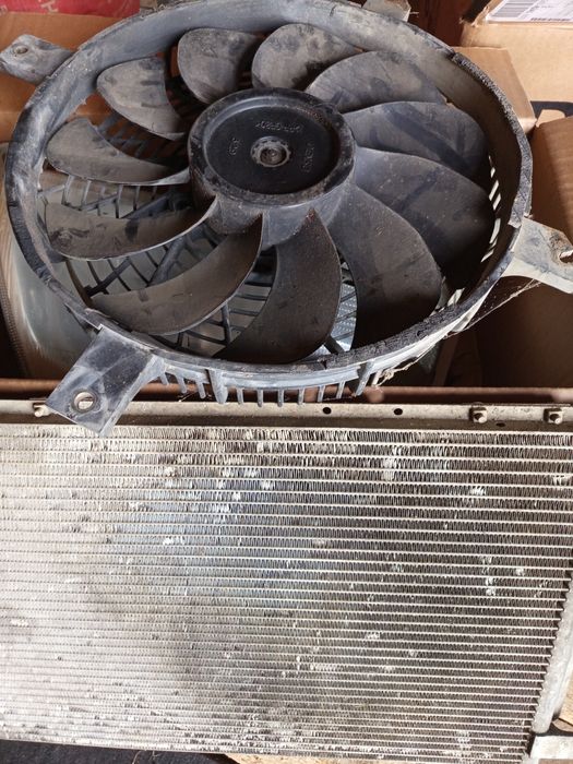 Радіатор і вентилятор кондиціонера