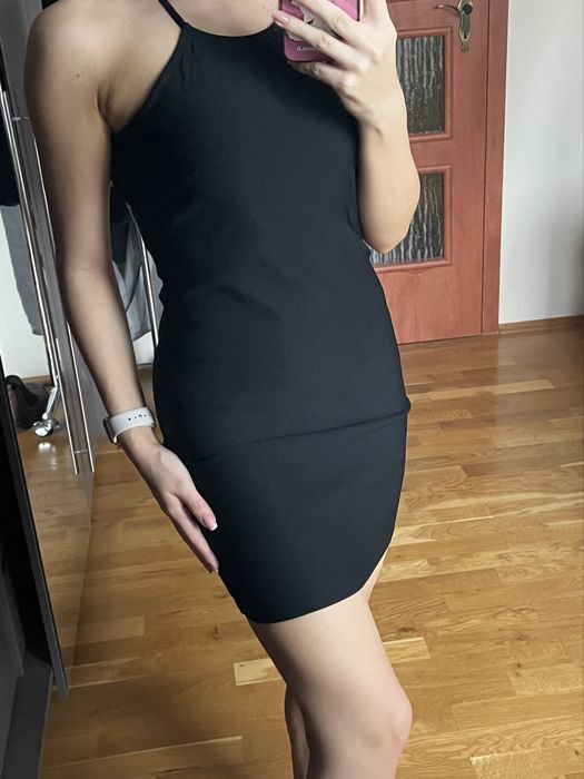 Czarna sukienka mini klasyczna Rare London