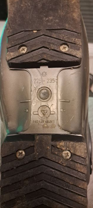 NORDICA buty narciarskie, DYNASTAR narty dziecięce 130 i kijki