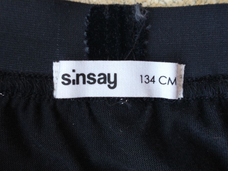 Piękna spódnica z błyszczącym tiulem w gumkę Sinsay na 134