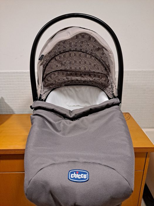 Alcofa Chicco cinza e preto