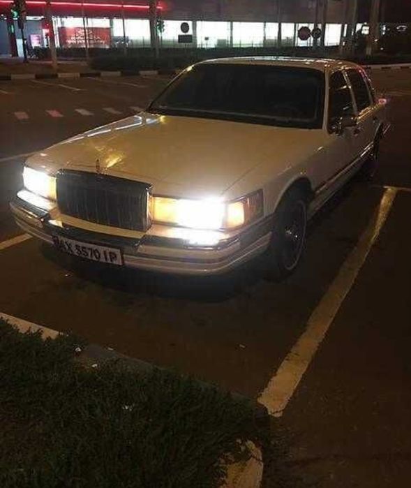 Lincoln  town car