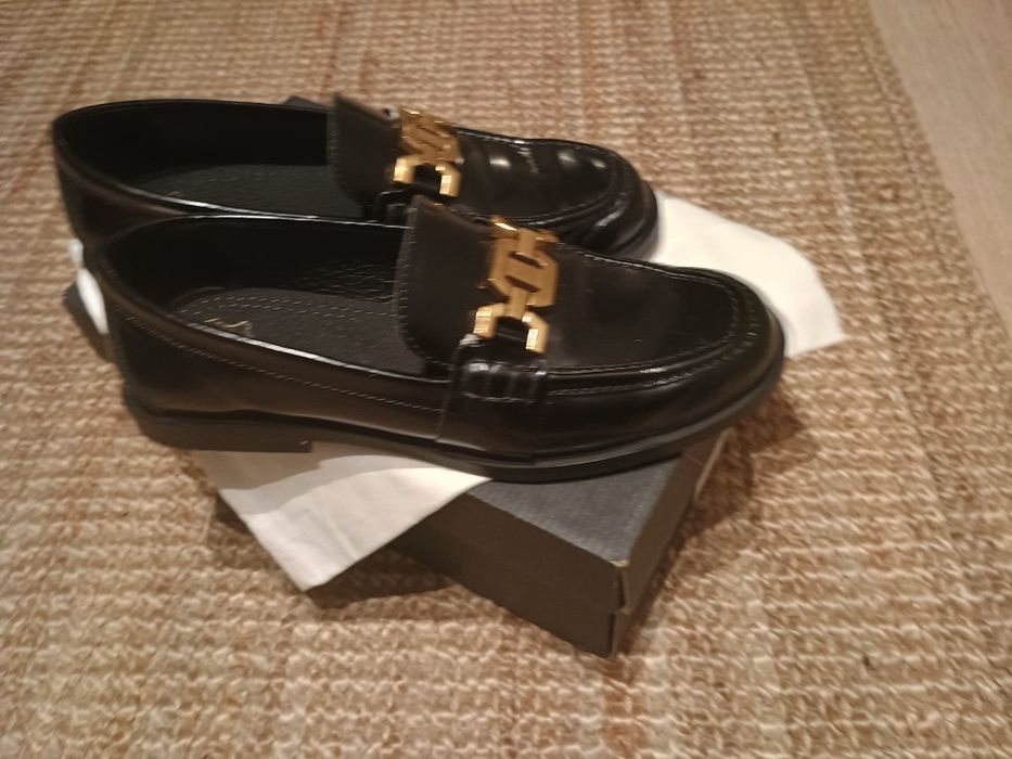 Mokasyny z lakierowanej skóry Massimo Dutti