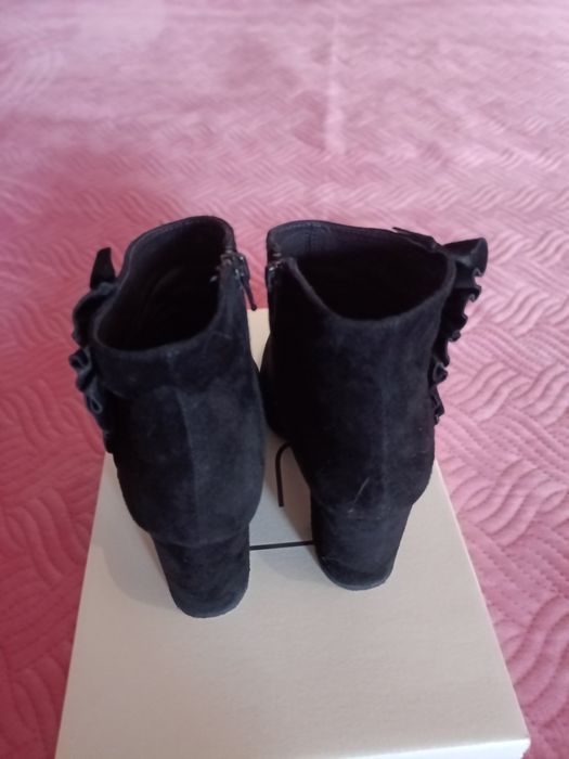 Botas de camurça e pele pretas tamanho 35