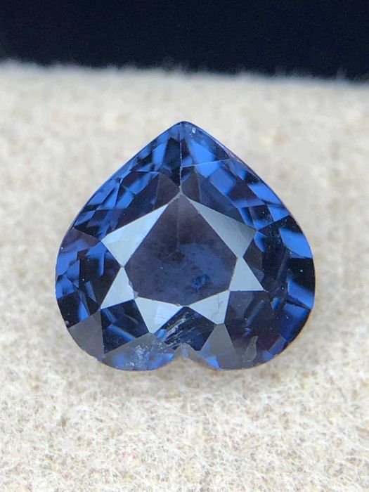 Espinela azul-violeta lacrada–certificada ICA GemLab–mudança de cor.