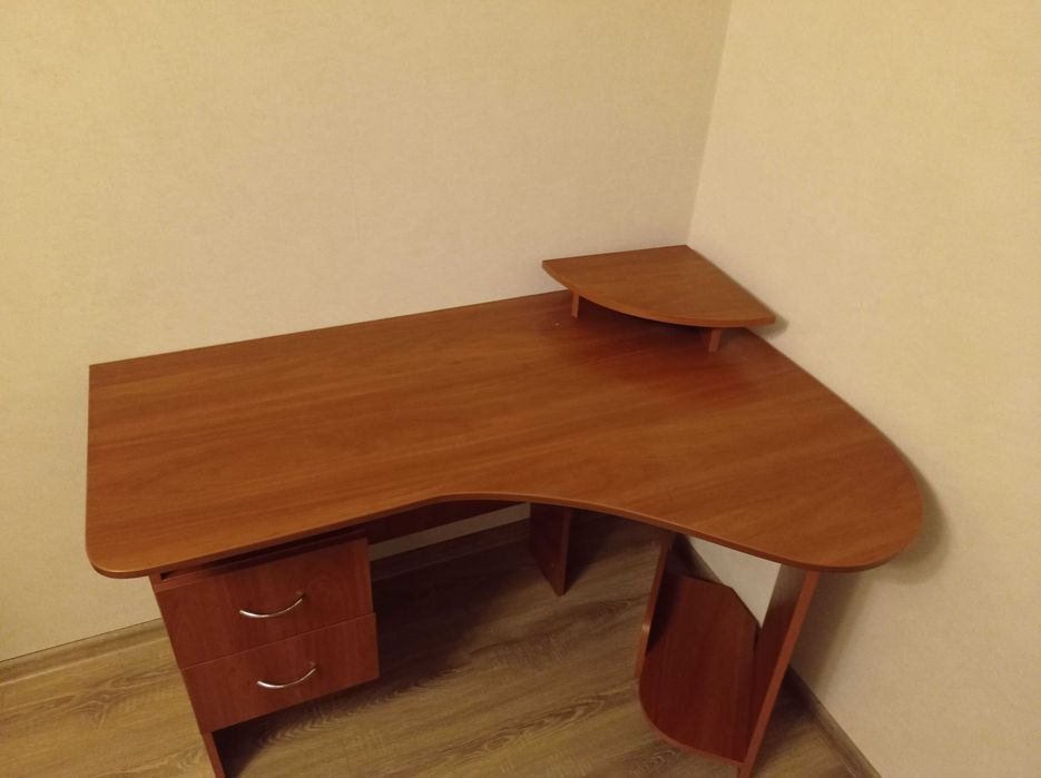 Письмовий стіл (комп`ютерний)