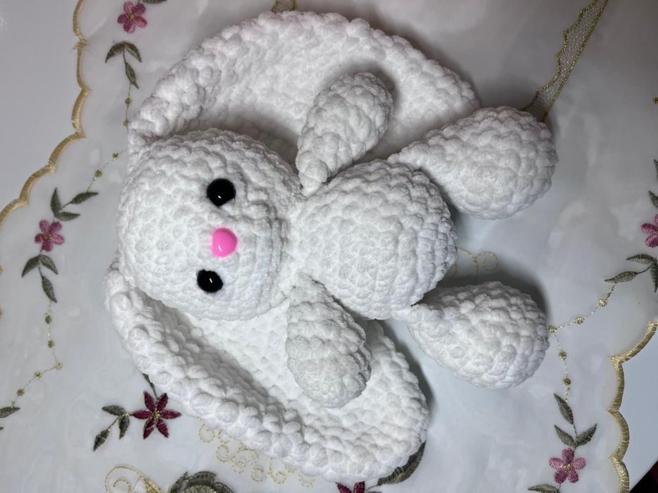 Іграшка зайчик.