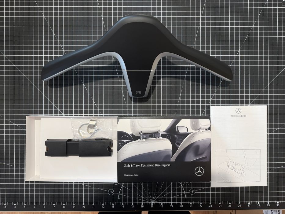 Wieszak na ubrania Mercedes-Benz Style & Travel