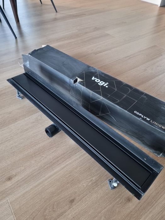 Odpływ liniowy Vogi przyścienny czarny Duo P pod płytkę  81 cm za pół ceny