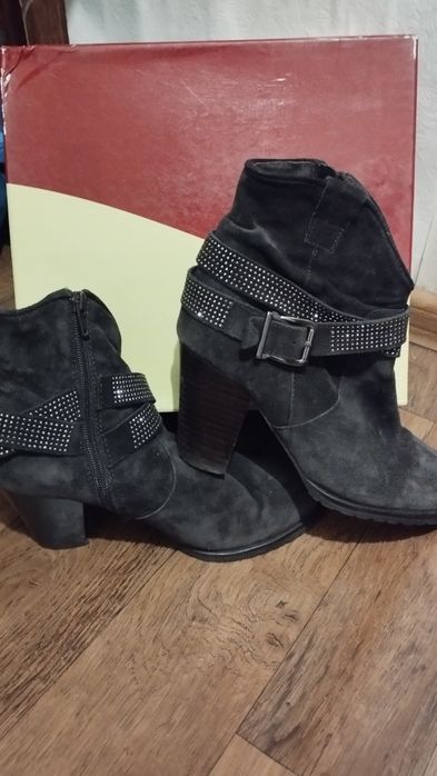 Жіночі ботинки лот