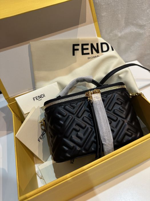Torebka Fendi czarna
