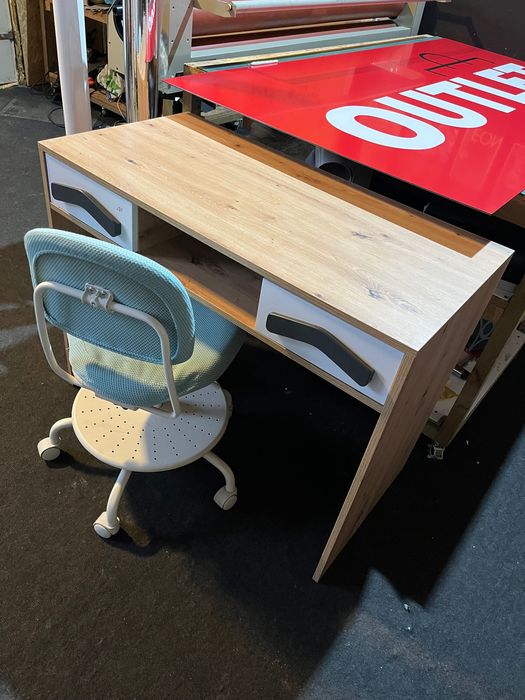 Biurko dziecięce z fotelem obrotowym