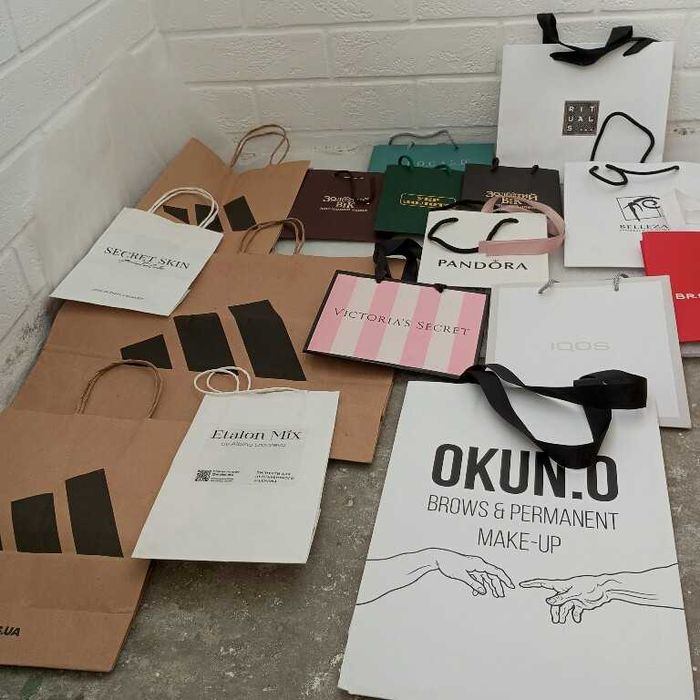 Цена за 16 штучек!! Подарочные пакеты б/у .