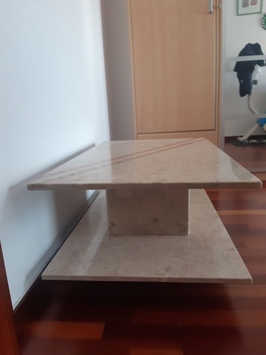 Mesa de centro em mármore