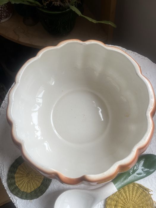 Tigela de abóbora em cerâmica com tampa e colher