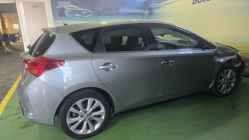 Toyota Auris 1.8 HSD - Salvado