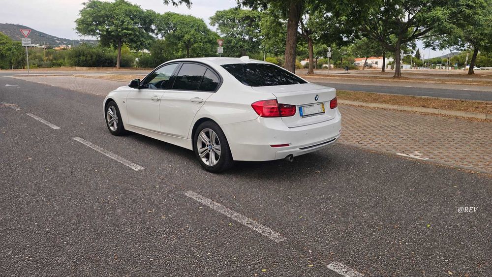 BMW 318d Sport Line Automático | Histórico BMW foto 5