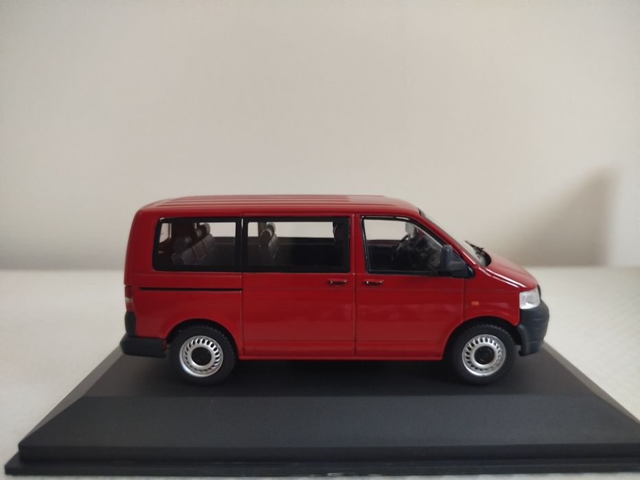 Miniatura Volkswagen T5 TDI 1/43 Nova
