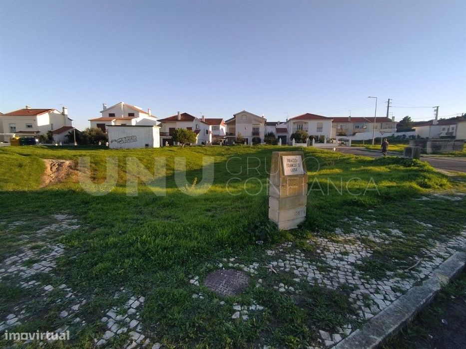 Lote de Terreno destinado a construção multifamiliar, para venda em... — Torres Vedras (São Pedro, Santiago, Santa Maria Do Castelo E São Miguel) E Matacães, Lisboa