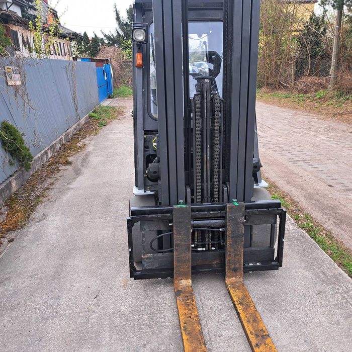 Wózek widłowy Nissan 3,6T  Triplex 4 sekcje