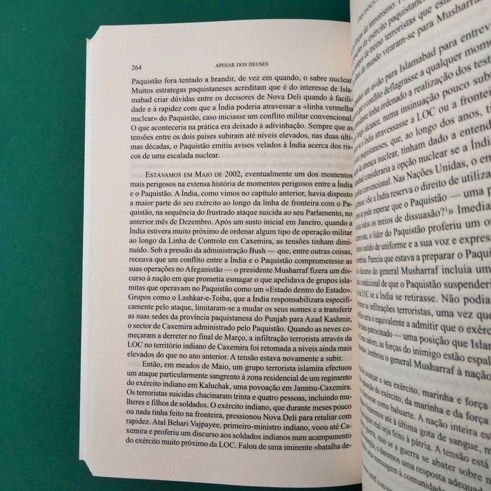 Apesar dos Deuses  - A Estranha Ascensão da Índia Moderna, Edward Luce