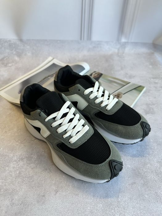 Нові стильні чоловічі кросівки 42-44